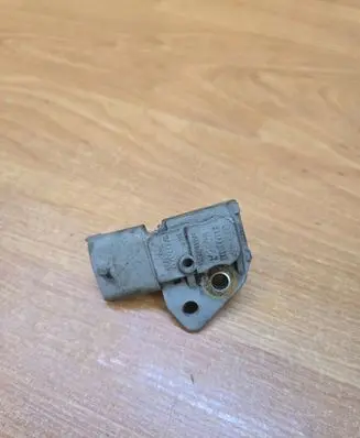 Volvo XC90 Fuel pressure sensor 8699449