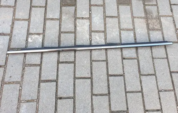 Toyota Avensis T250 Rear door glass trim molding