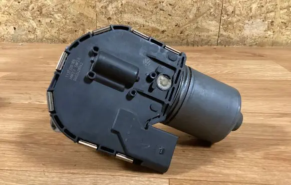Volkswagen PASSAT B6 Wiper motor 0390241791 3C1955119