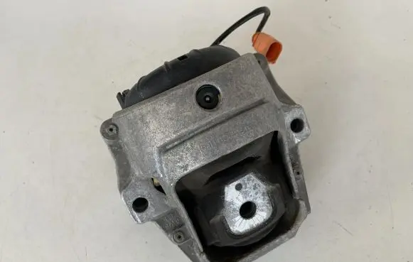 Audi Q5 SQ5 Engine mount bracket 8R0199381