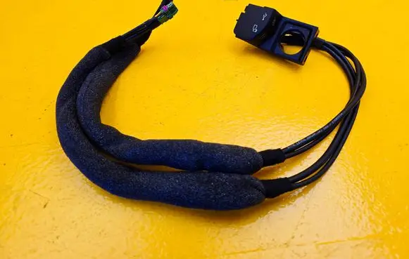 Mercedes-Benz GLE W167 USB socket connector A1678209500
