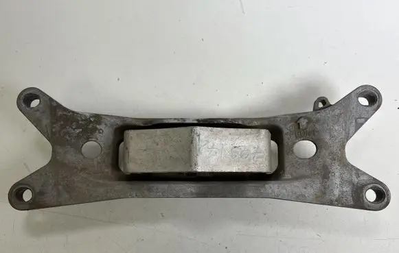 Ford Mustang VI Gearbox mounting bracket FR3C6068AB