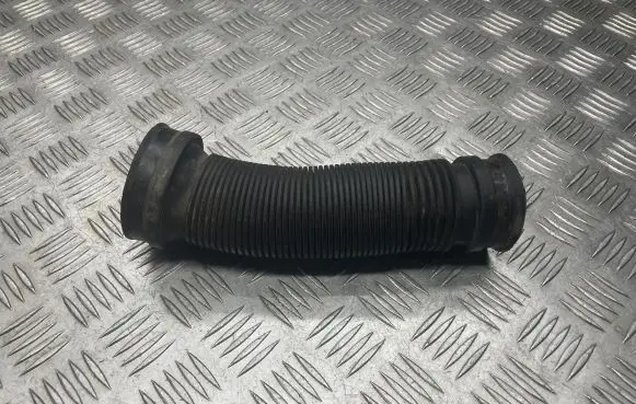Opel Astra H Air intake duct part 13105267