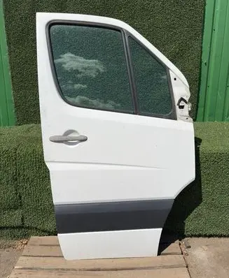 Volkswagen Crafter Front door 2E0831052 9067200105