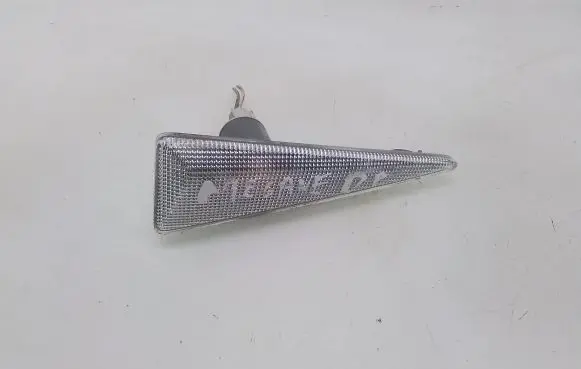 Renault Megane II Front fender indicator light