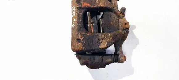 Toyota Auris 150 Front brake caliper 