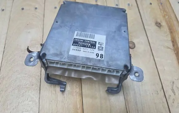 Toyota Corolla Verso E121 Engine control unit/module 8966113120
