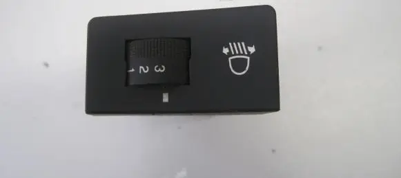 Hyundai Santa Fe Headlight level height control switch 751U00080