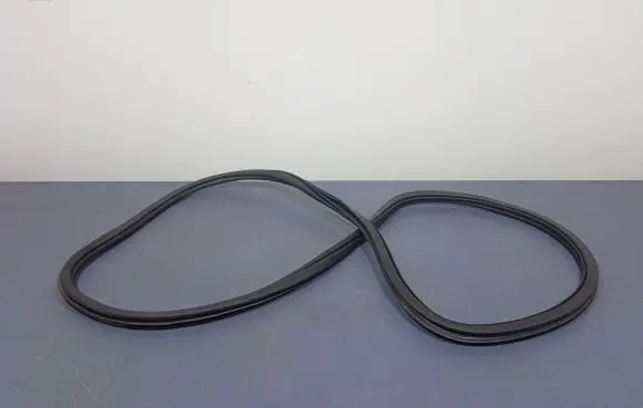 Volkswagen Jetta VI Front door rubber seal 5C6867914H