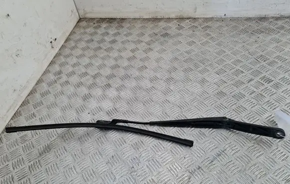 Volkswagen PASSAT B6 Front wiper blade arm