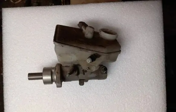 Audi A6 S6 C5 4B Master brake cylinder