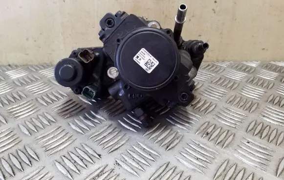 Peugeot 3008 I Fuel injection high pressure pump 28307889 9678086680