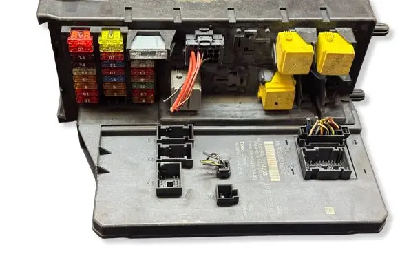 Mercedes-Benz Sprinter W906 Fuse module A9069006303 A9069017501 A906902430