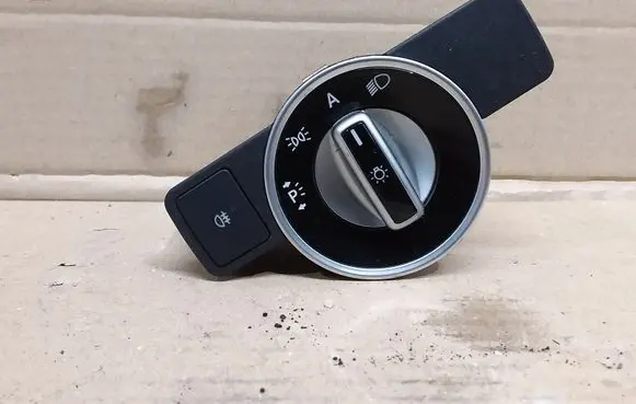 Mercedes-Benz CLS C218 X218 Light switch A2129056800