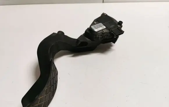 Volkswagen PASSAT B5.5 Accelerator throttle pedal 8D1721523F