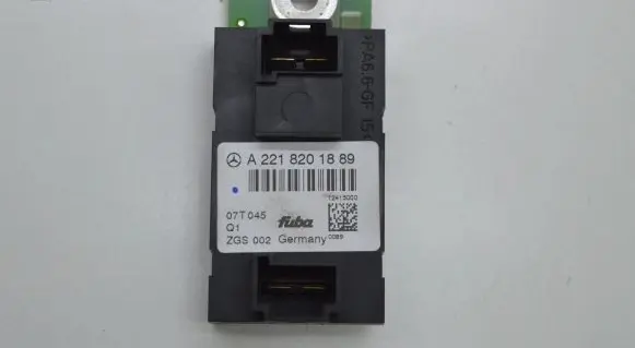 Mercedes-Benz S W221 Aerial antenna amplifier A2218201889 15255302