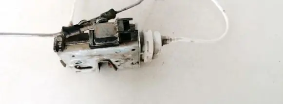 Audi A4 S4 B5 8D Front door lock 8D1837015E