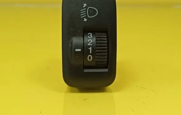 Honda CR-V Headlight level height control switch M20010