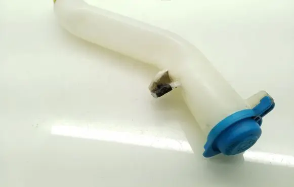 KIA Sportage Window washer liquid tank fill tube 