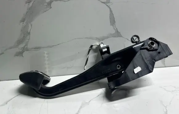 Mercedes-Benz A W176 Brake pedal A2462920308