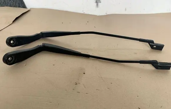 Ford Mustang V Front wiper blade arm