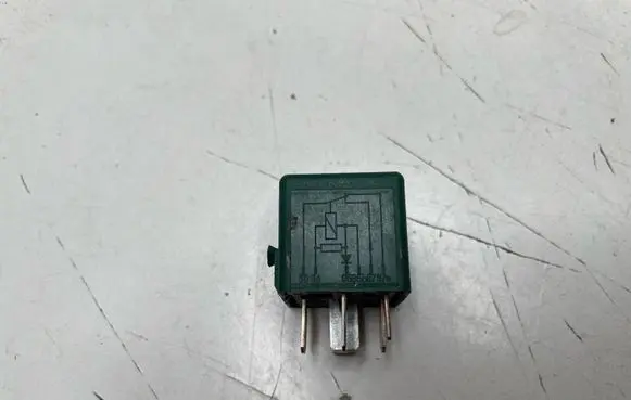 BMW 5 E39 Other relay 6136 8350566 231324525165