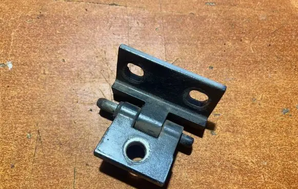 Volvo V70 Rear door lower hinge