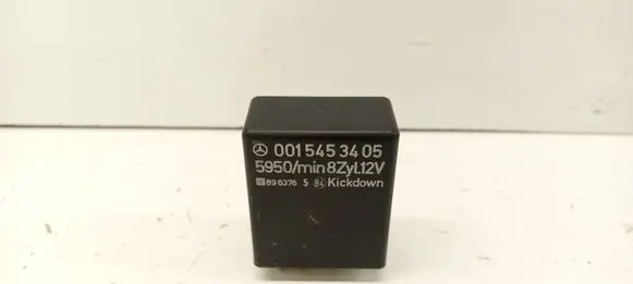 Mercedes-Benz 380 560SEC C126 Fuel pump relay 0015453405 A0015453405 8ZYL
