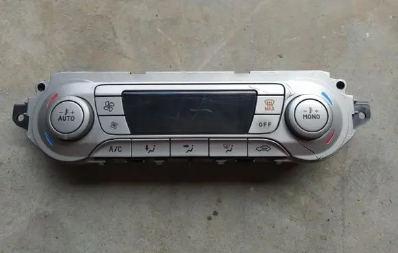 Ford Focus Climate control unit 7M5T18C612CK