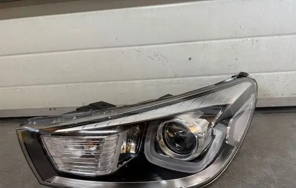 KIA Rio Headlight/headlamp 92101H8