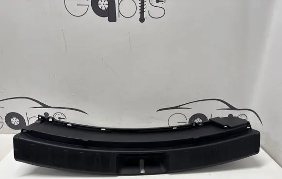 Trunk/boot sill cover protection