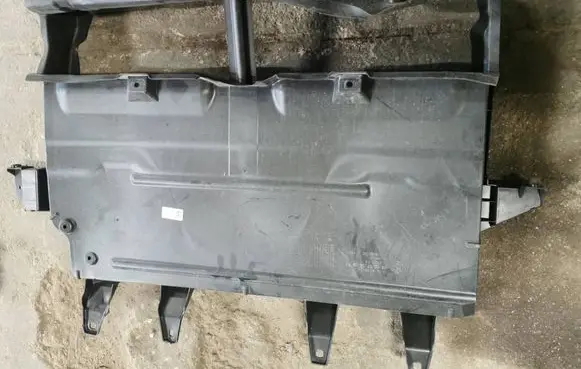 BMW iX Intercooler air guide/duct channel 8738428 11252014 E603070809