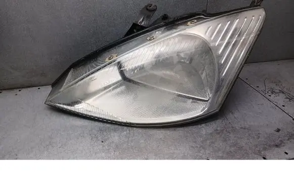 Ford Focus Front reflector 