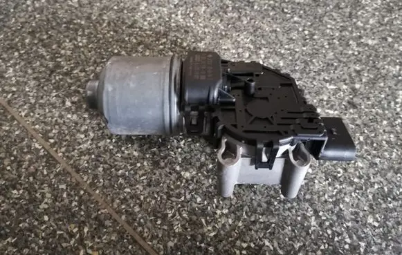 Audi A4 S4 B6 8E 8H Wiper motor 0390241509 8E1955119