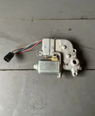 Volkswagen PASSAT B4 Sunroof motor/actuator 0130821812