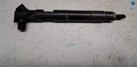 Fuel injector