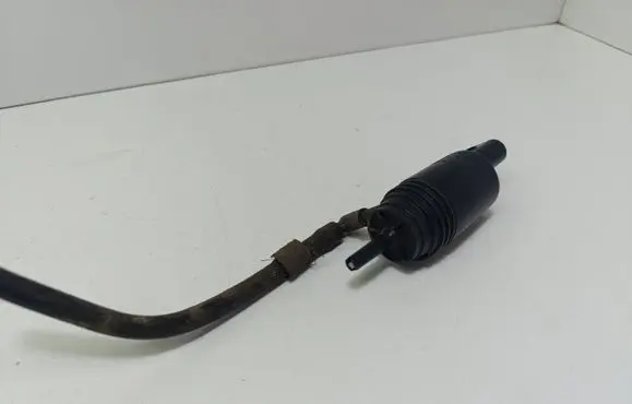 BMW 5 E60 E61 Windscreen/windshield washer pump 8377612