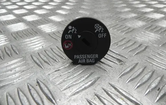 Opel Astra K Passenger airbag on/off switch 13524006 T8982