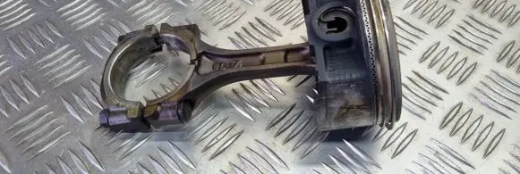 Subaru Forester SF Piston with connecting rod