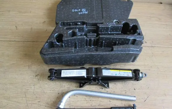 Volkswagen Golf VII Tool set 5G0012115S