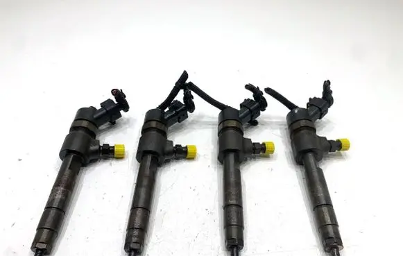 Opel Zafira B Fuel injectors set 0445110276