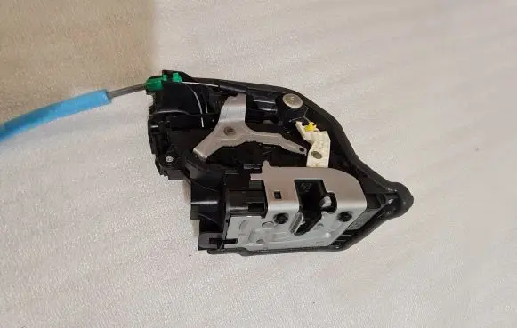 BMW X3 G01 Rear door lock 7473160