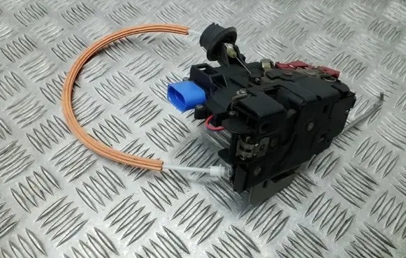 Audi A8 S8 D3 4E Front door lock 4E2837016
