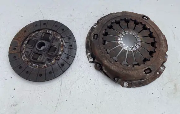 Toyota Avensis T220 Pressure plate 