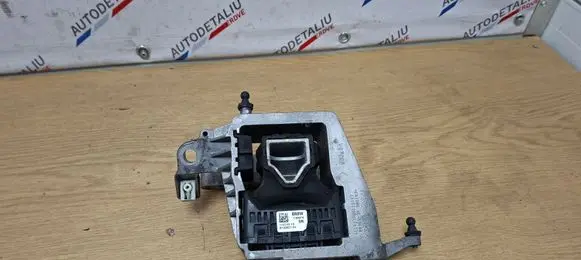 Engine mount bracket