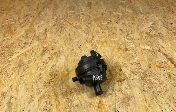 Jaguar I-Pace Electric auxiliary coolant/water pump J9D318D475AA