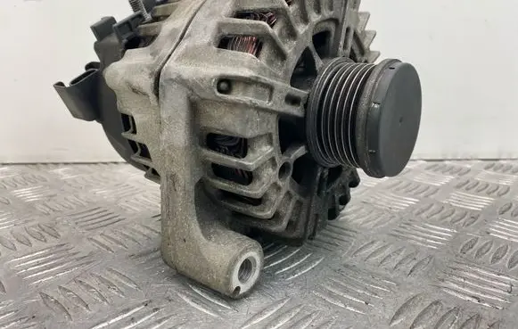 BMW 3 E90 E91 Generator/alternator 8507623
