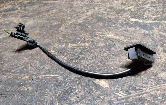 Chevrolet Malibu Tailgate opening switch 84132375
