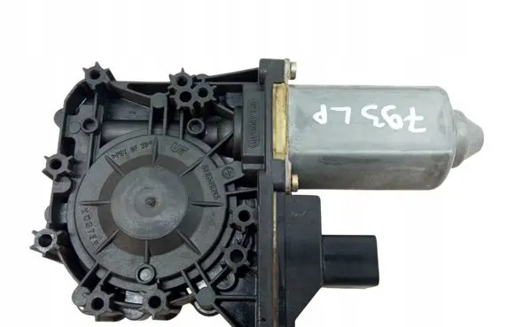 Audi TT Mk1 Front door window regulator motor 8N8959801A