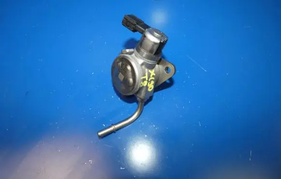Volvo XC90 Fuel injection high pressure pump 32140068 11C27 00510
